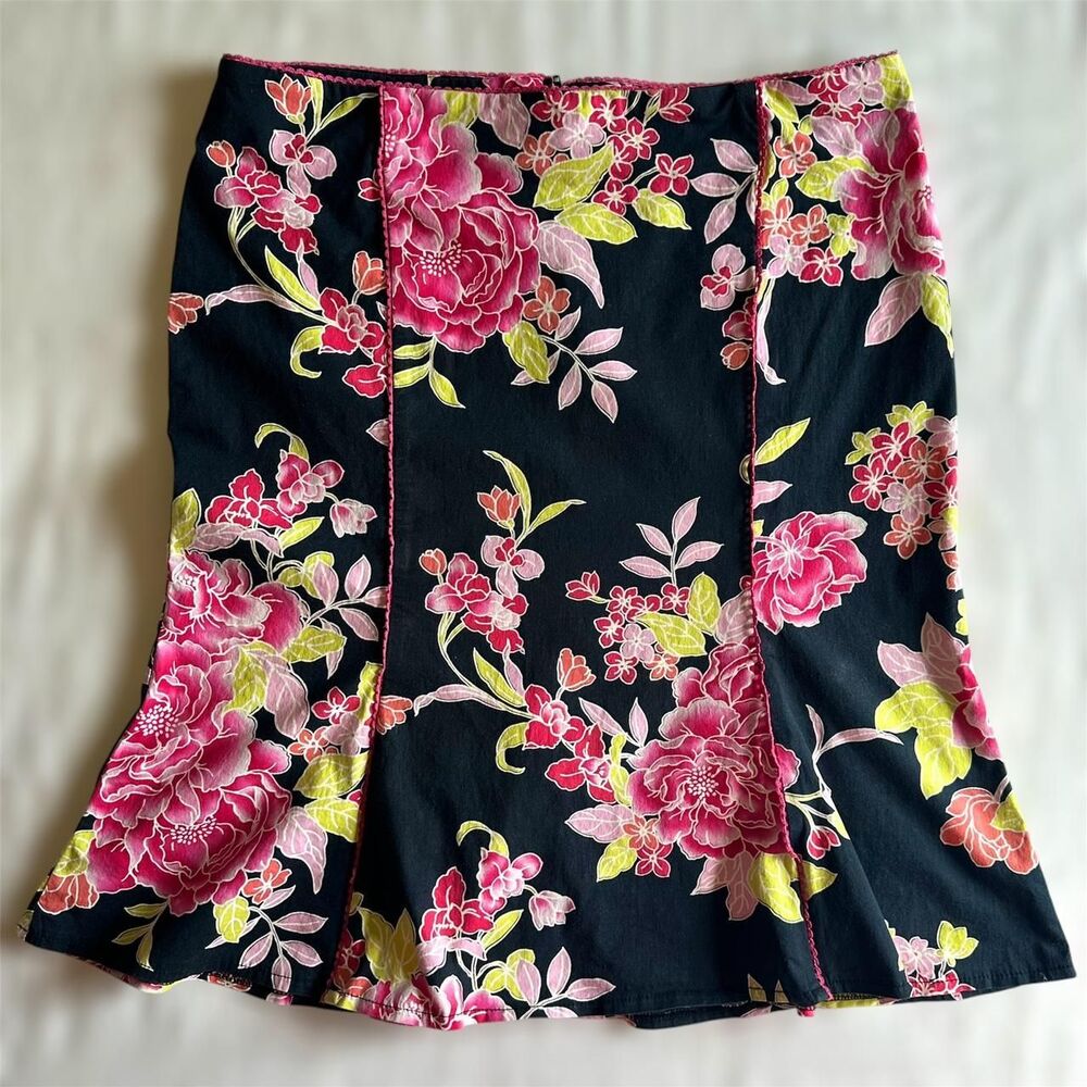 My Michelle 2000s Black & Pink Floral Mini Tulip Flare Hem Skirt‎ W/ Trim Sz M